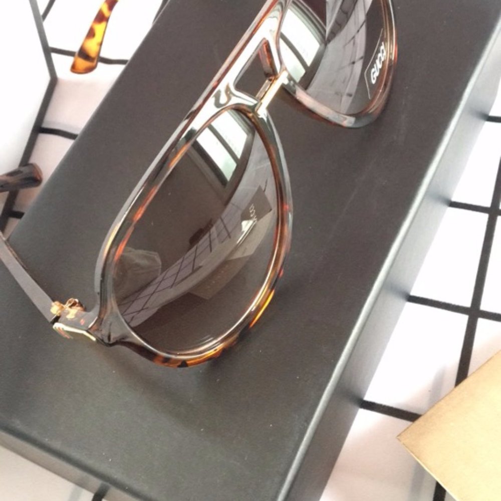 Womens Gucci Brown Sunglasses GU0015 - Picture 2 of 9
